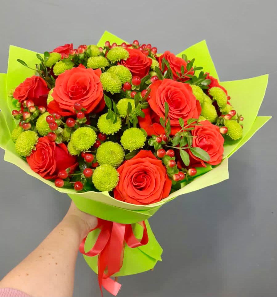 Букет цветов из: Хризантемы и Розы в Циолковском