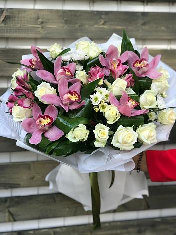 Букет цветов из: Розы и Хризантемы в Циолковском