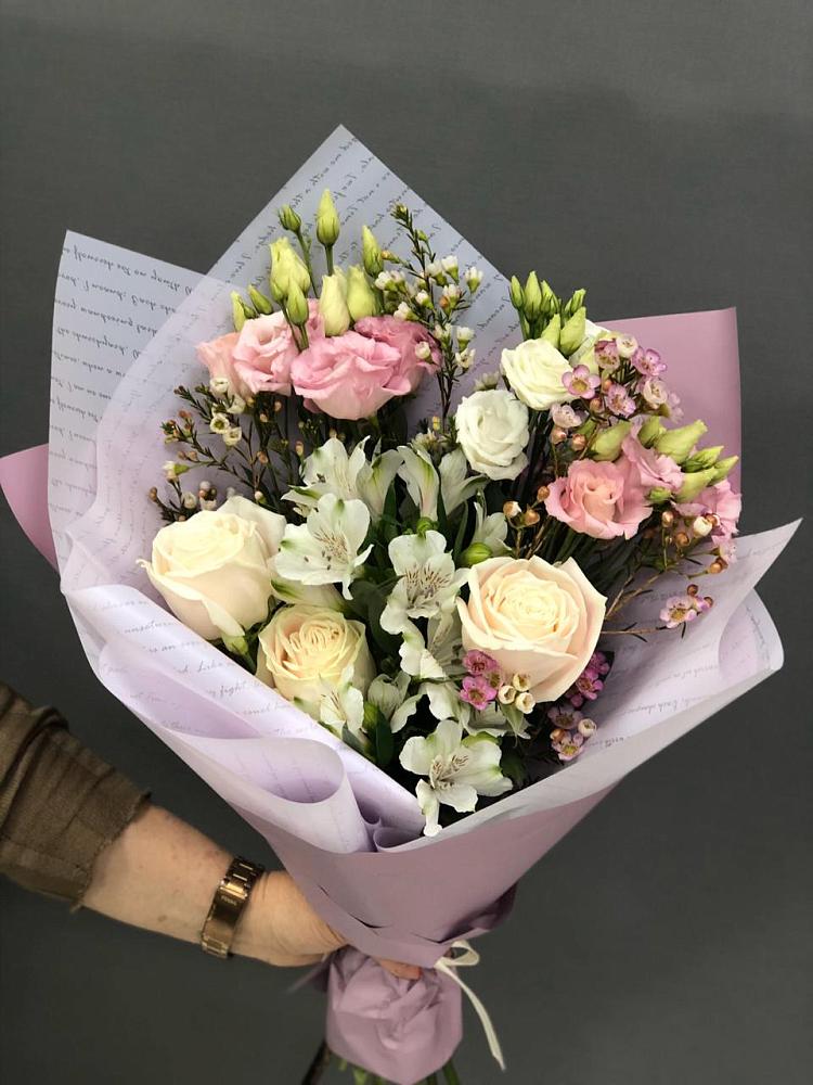 Букет цветов из: Альстромерии, Розы и Лизиантусы в Циолковском