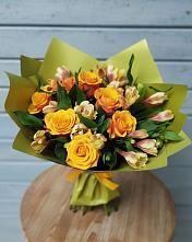 Букет цветов из:  Альстромерии и Розы в Циолковском