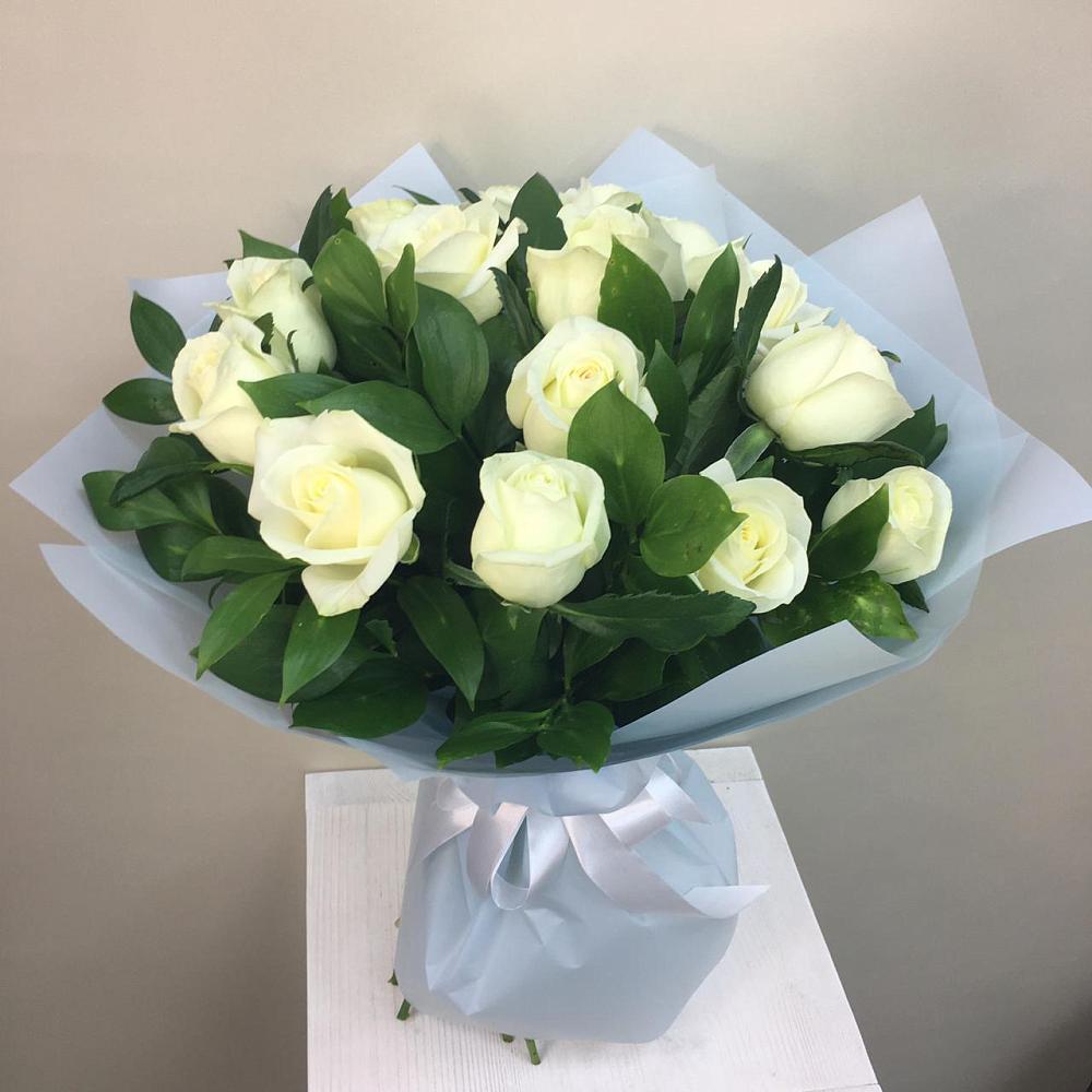 Букет 15 Белых роз Проуд в Циолковском