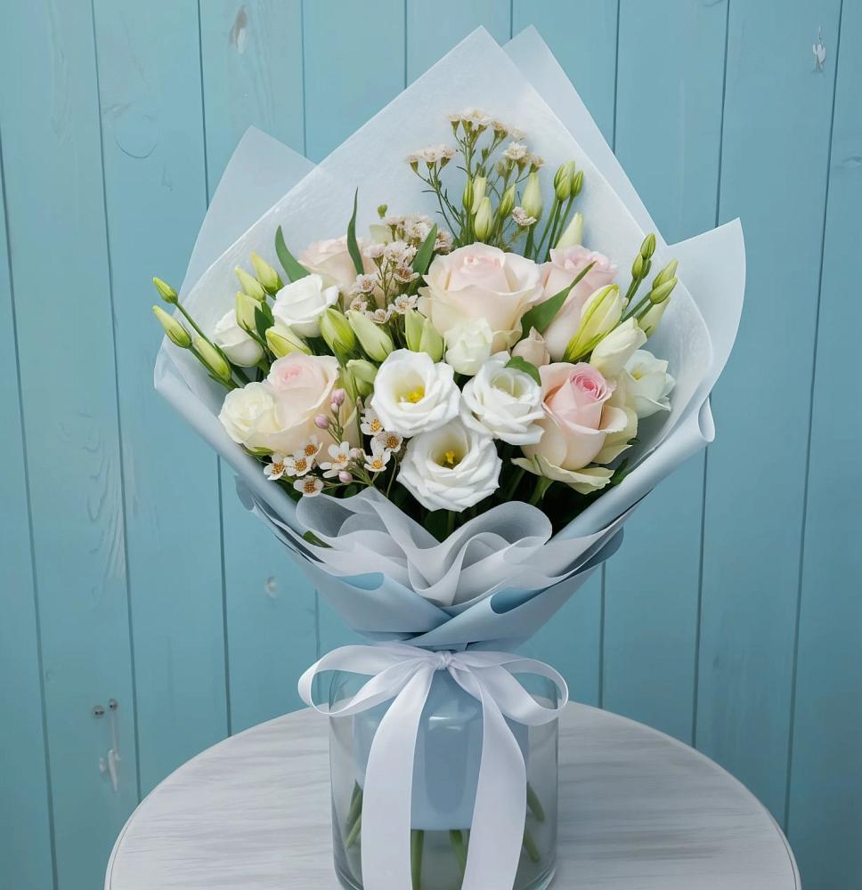 Букет цветов из: Розы и Лизиантусы в Циолковском