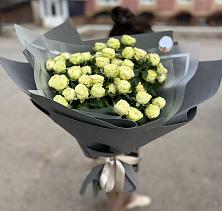 Букет Белые кустовые розы Солинеро в Циолковском