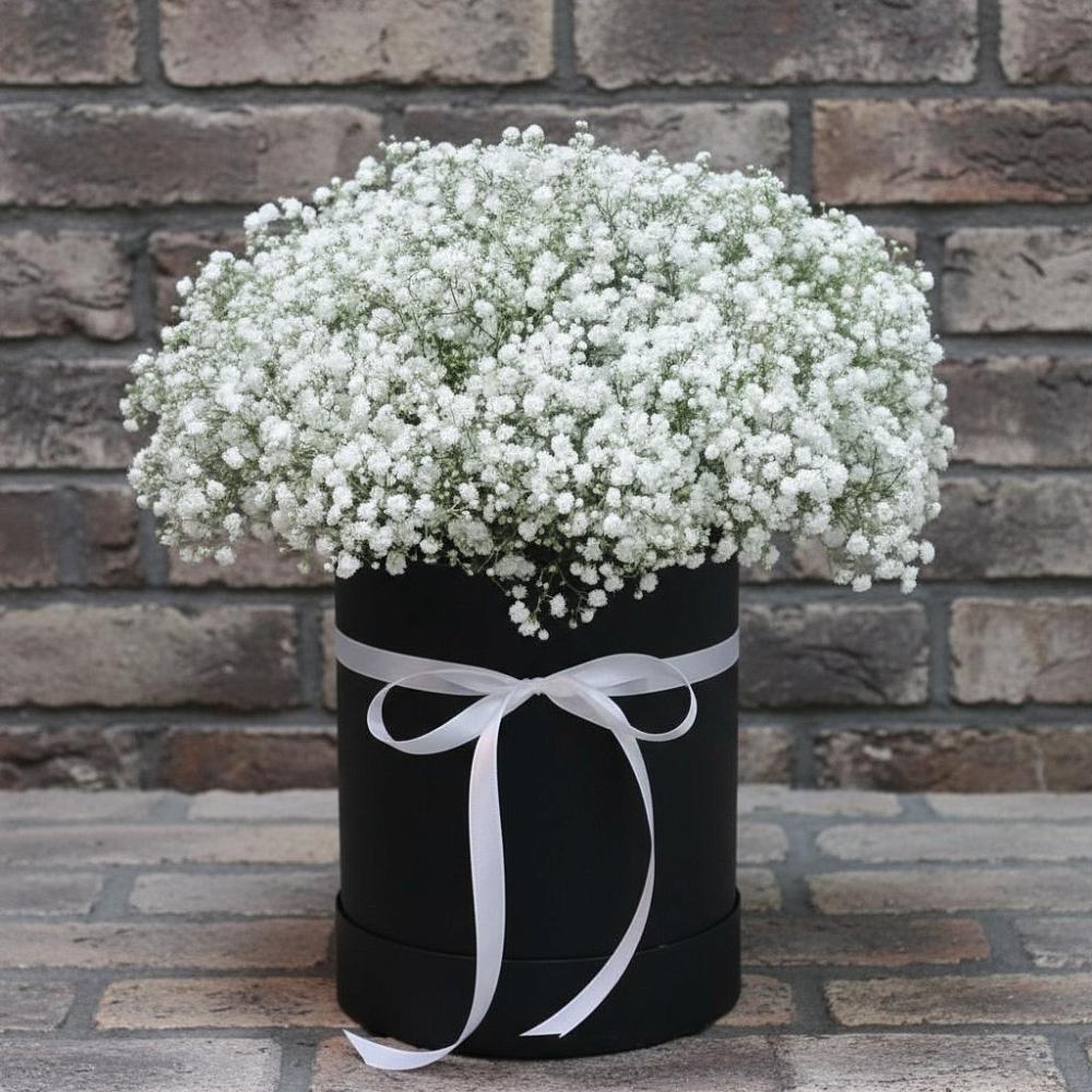 Цветочная композиция из Гипсофила в шляпной коробке в Циолковском