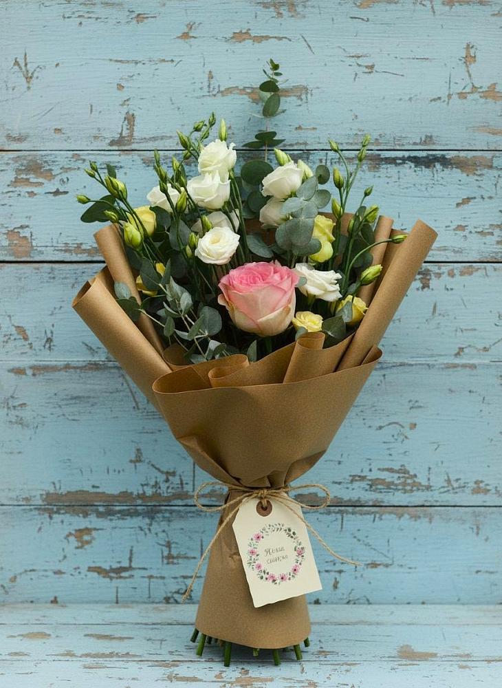 Букет цветов из: Розы и Лизиантусы в Циолковском