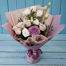 Букет цветов из:  Розы и Лизиантусы в Циолковском