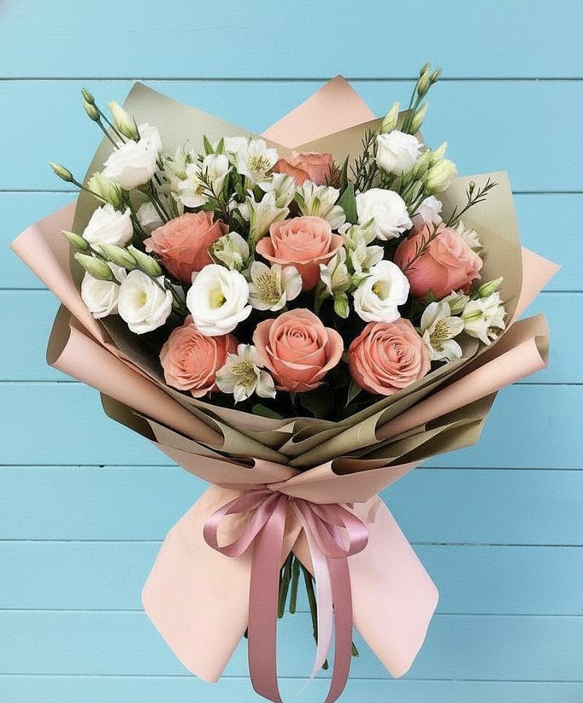 Букет цветов из: Розы, Альстромерии и Лизиантусы в Циолковском