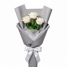 Букет 3 белые розы в Циолковском