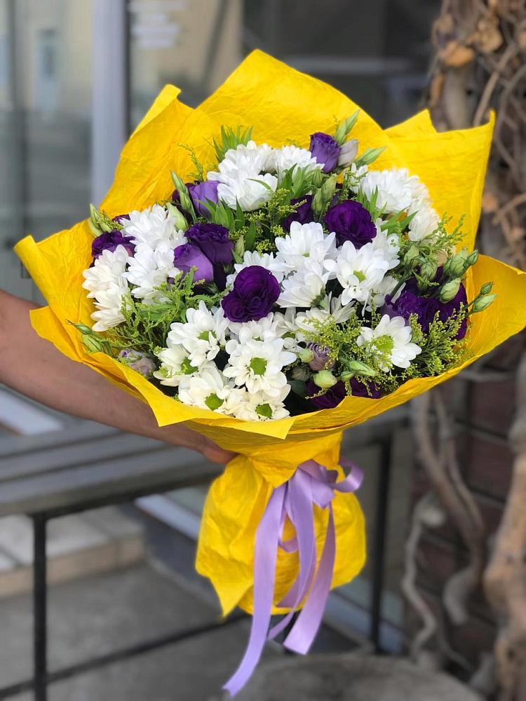 Букет цветов из: Ирисы, Хризантемы и Ромашки в Циолковском