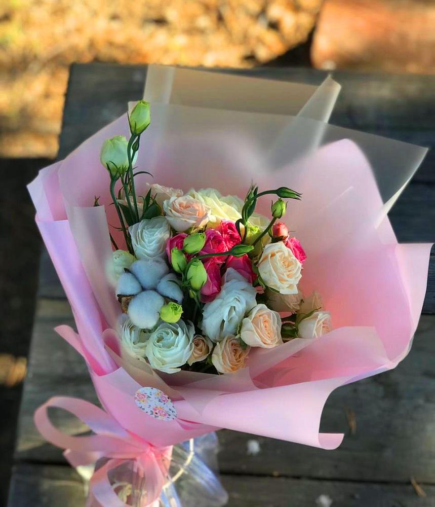 Букет цветов из: Розы и Лизиантусы в Циолковском