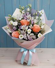 Букет цветов из:  Лизиантусы, Розы, Альстромерии и Гипсофила в Циолковском