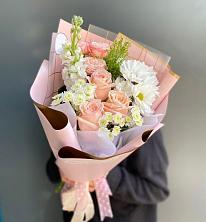 Букет цветов из:  Хризантемы и Розы в Циолковском