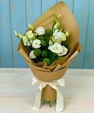 Букет цветов из:  Хризантемы и Лизиантусы в Циолковском