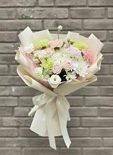 Букет цветов из:  Гвоздики, Розы, Лизиантусы и Хризантемы в Циолковском