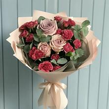 Букет цветов из:  Гвоздики и Розы в Циолковском