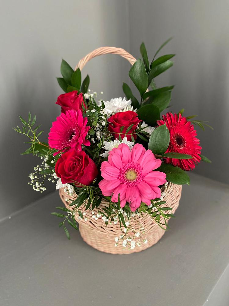Цветочная композиция из Розы, Хризантемы и Герберы в корзине в Циолковском
