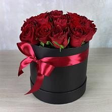 Цветочная композиция из Розы в шляпной коробке в Циолковском