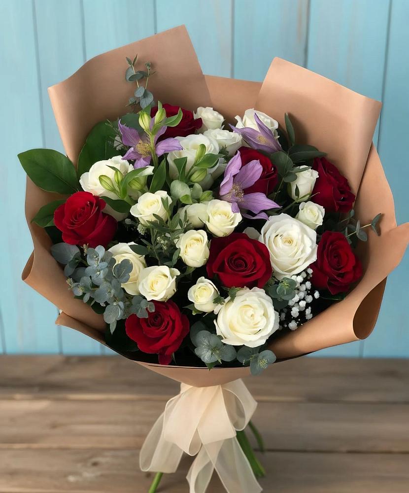 Букет цветов из: Розы и Альстромерии в Циолковском