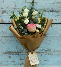 Букет цветов из:  Розы и Лизиантусы в Циолковском