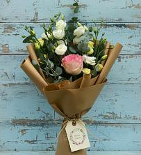 Букет цветов из:  Розы и Лизиантусы в Циолковском