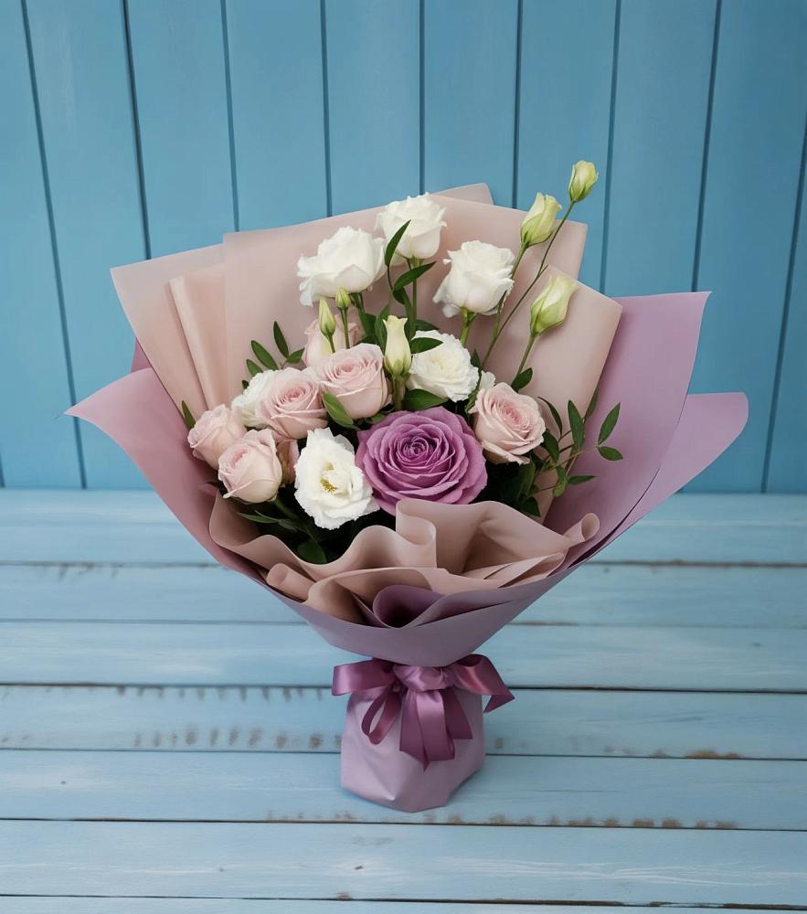 Букет цветов из: Розы и Лизиантусы в Циолковском